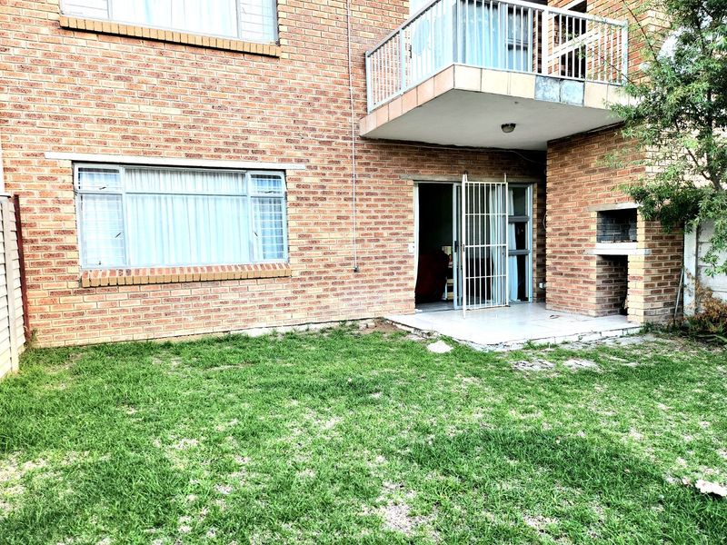 2-Bedroom Ground Floor Unit in Safe Pellissier Complex – Ideal for Families & Investors - Photo 2