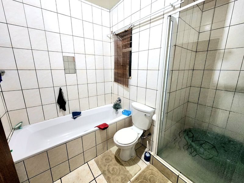 2-Bedroom Ground Floor Unit in Safe Pellissier Complex – Ideal for Families & Investors - Photo 10