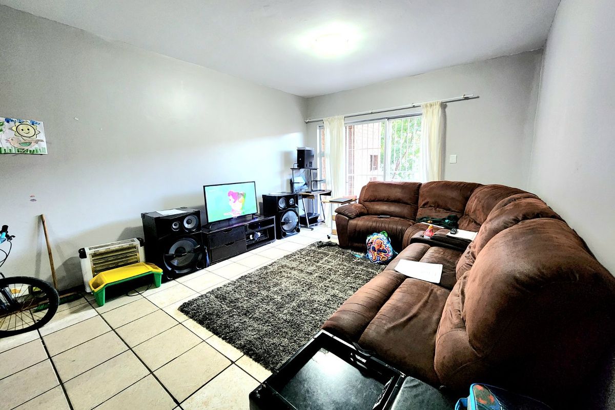 2-Bedroom Ground Floor Unit in Safe Pellissier Complex – Ideal for Families & Investors - Photo 5