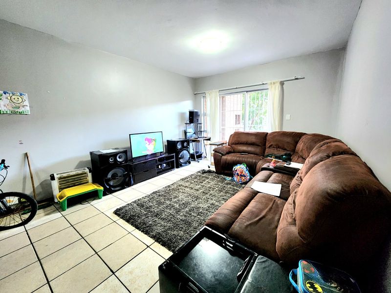 2-Bedroom Ground Floor Unit in Safe Pellissier Complex – Ideal for Families & Investors - Photo 5