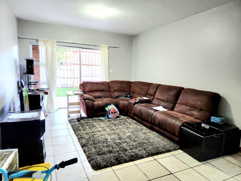 2-Bedroom Ground Floor Unit in Safe Pellissier Complex – Ideal for Families & Investors - Photo 6