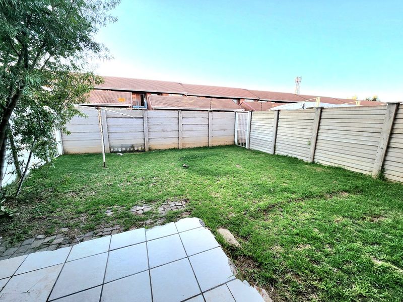 2-Bedroom Ground Floor Unit in Safe Pellissier Complex – Ideal for Families & Investors - Photo 7