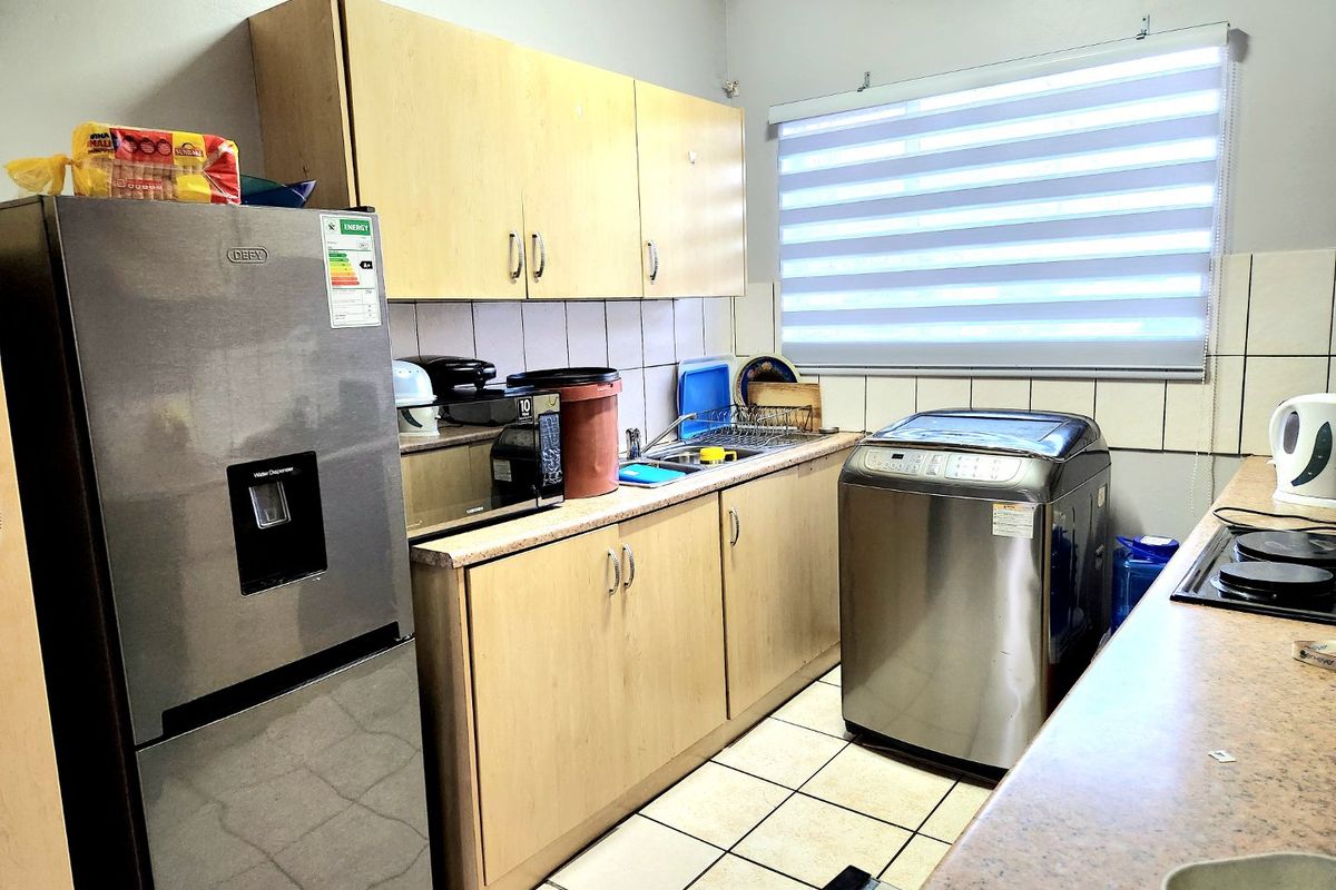 2-Bedroom Ground Floor Unit in Safe Pellissier Complex – Ideal for Families & Investors - Photo 3