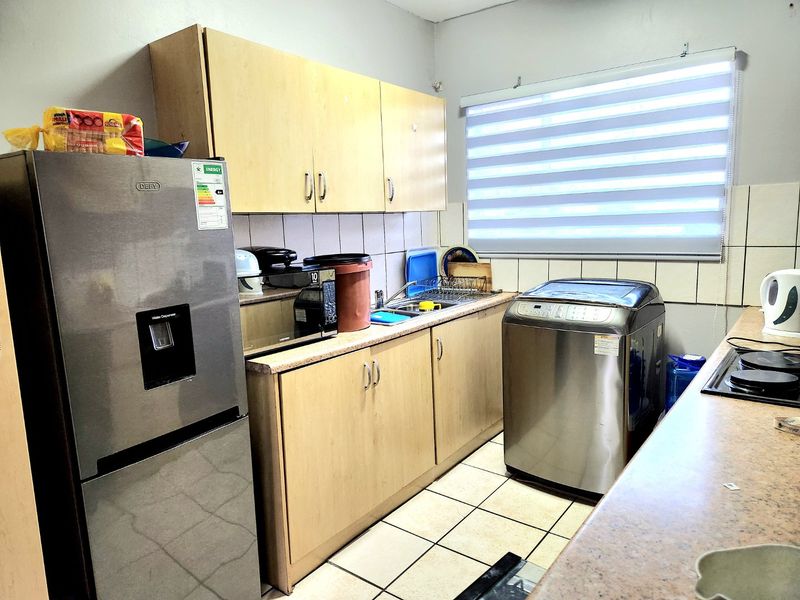 2-Bedroom Ground Floor Unit in Safe Pellissier Complex – Ideal for Families & Investors - Photo 3