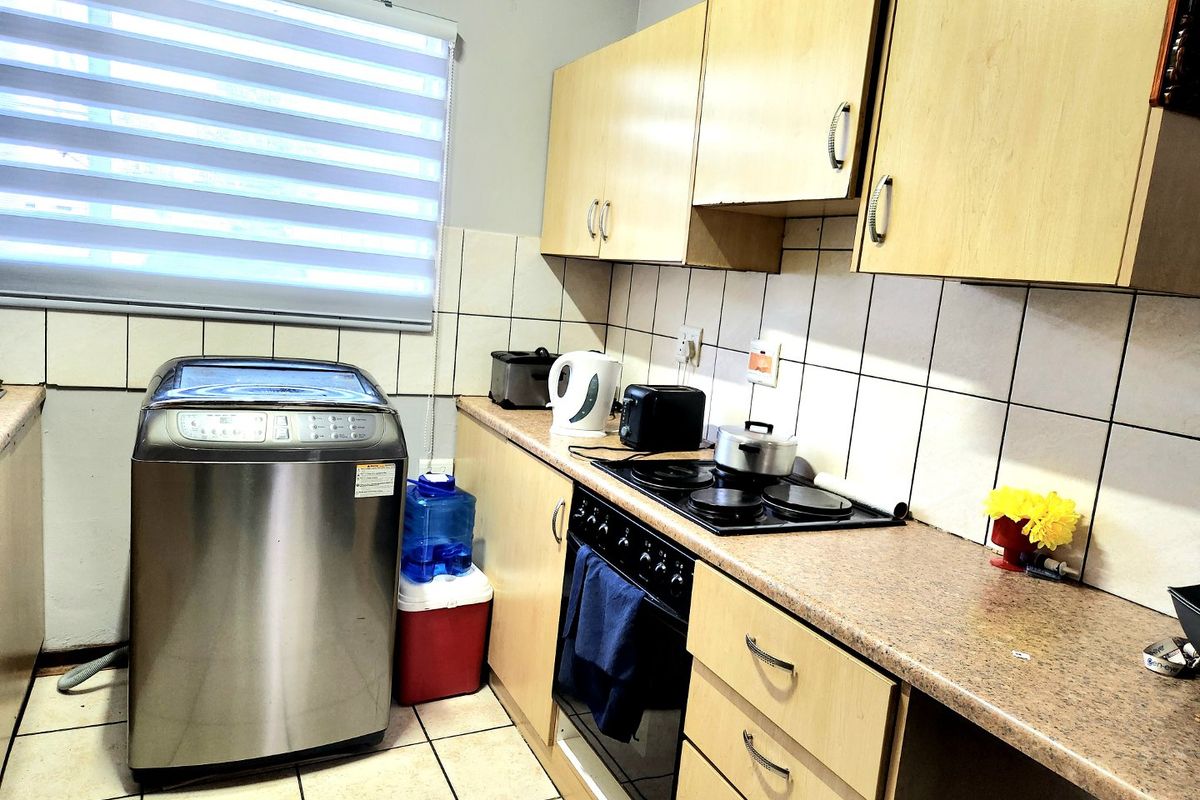 2-Bedroom Ground Floor Unit in Safe Pellissier Complex – Ideal for Families & Investors - Photo 4