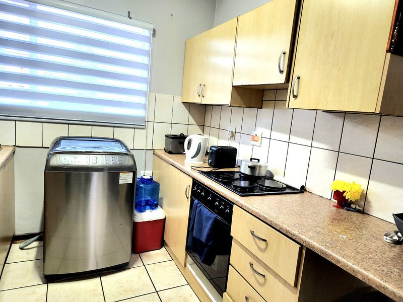 2-Bedroom Ground Floor Unit in Safe Pellissier Complex – Ideal for Families & Investors - Photo 4