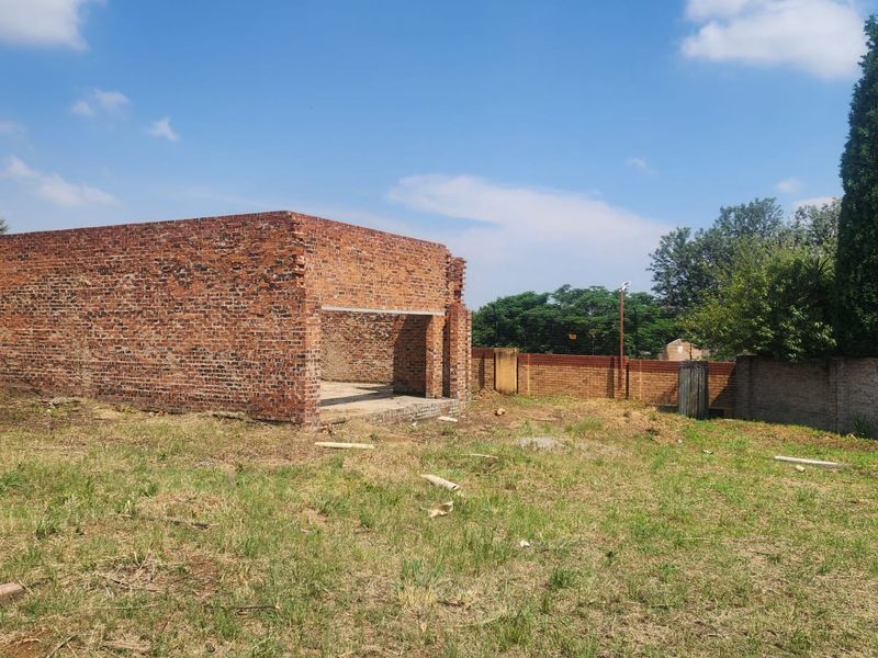 LOOKING FOR A START UP BUIDING IN A SECURE ESTATE FOR YOUR LOVED ONES THEN LOOK NO FURTHER...  - Photo 8