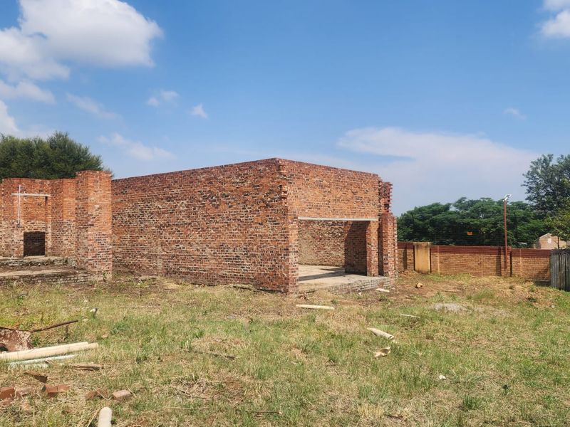 LOOKING FOR A START UP BUIDING IN A SECURE ESTATE FOR YOUR LOVED ONES THEN LOOK NO FURTHER...  - Photo 4