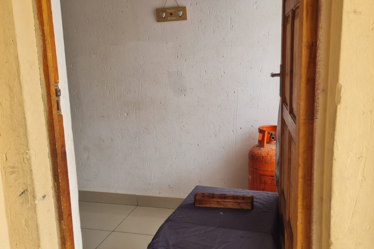 Very well-structured Commercial with an Outstanding Income - Photo 4