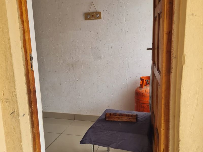 Very well-structured Commercial with an Outstanding Income - Photo 4