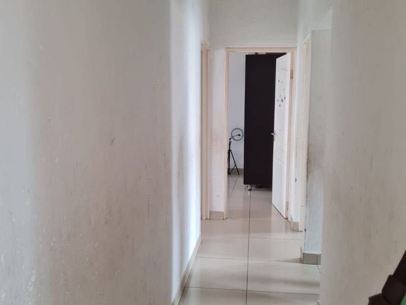 Very well-structured Commercial with an Outstanding Income - Photo 7