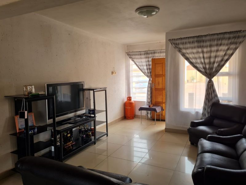 Very well-structured Commercial with an Outstanding Income - Photo 6