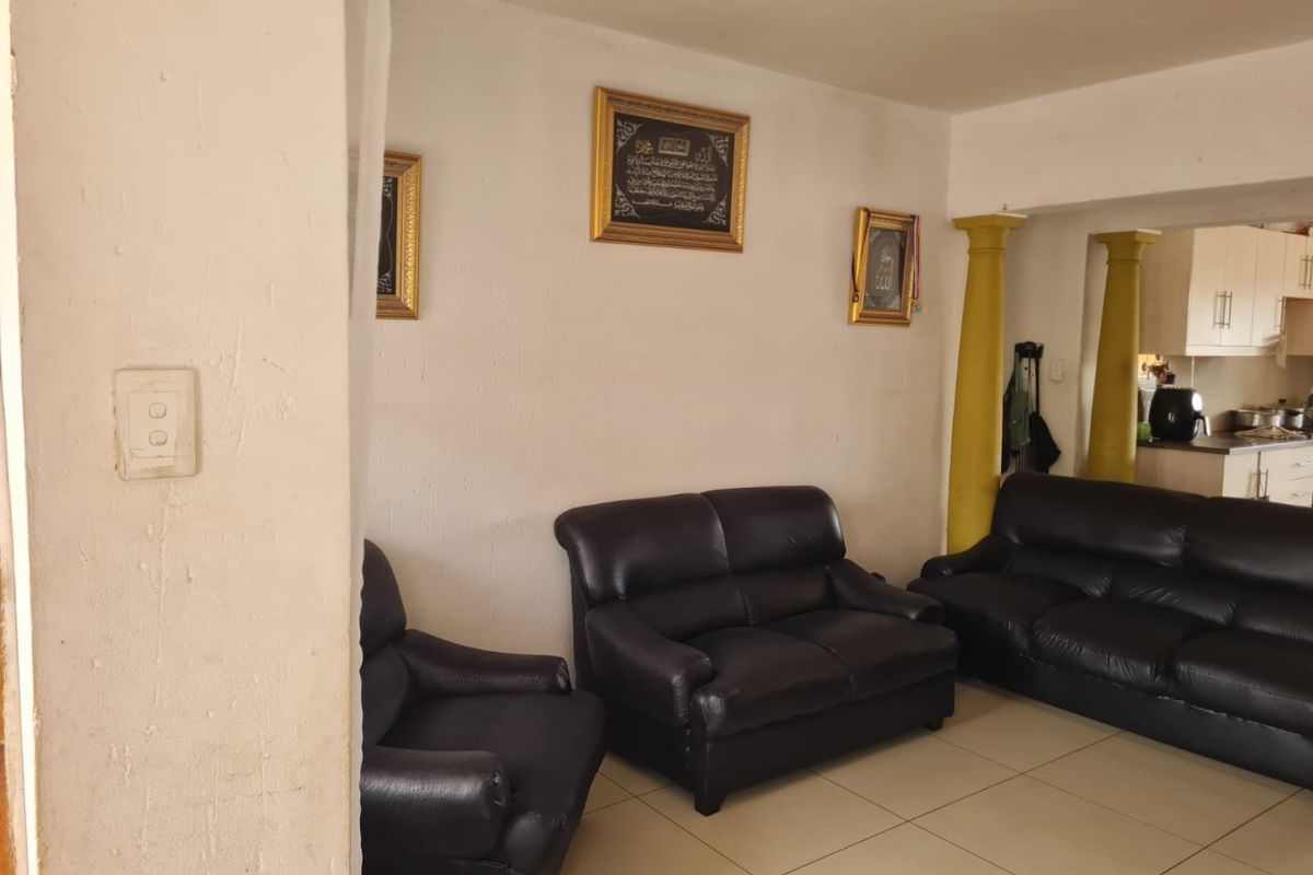 Very well-structured Commercial with an Outstanding Income - Photo 5