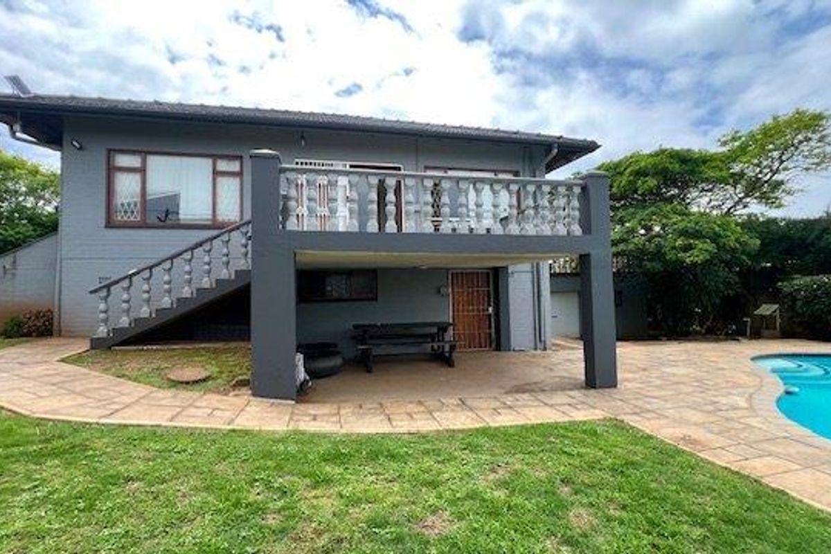 Stunning Coastal Home With Ocean Views And Income Generator !! - Photo 5