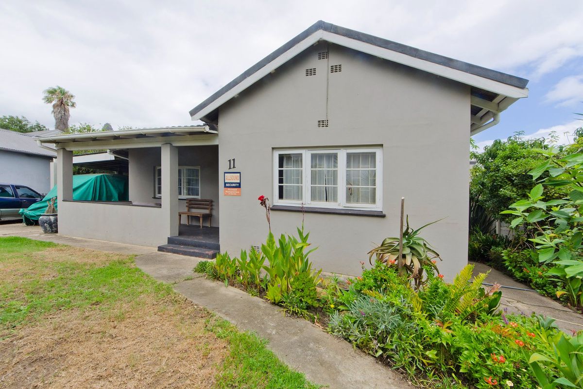 DOUBLE ENTRANCE PROPERTY: 11 TIDE STREET AND WATERFRONT DRIVE - Photo 4