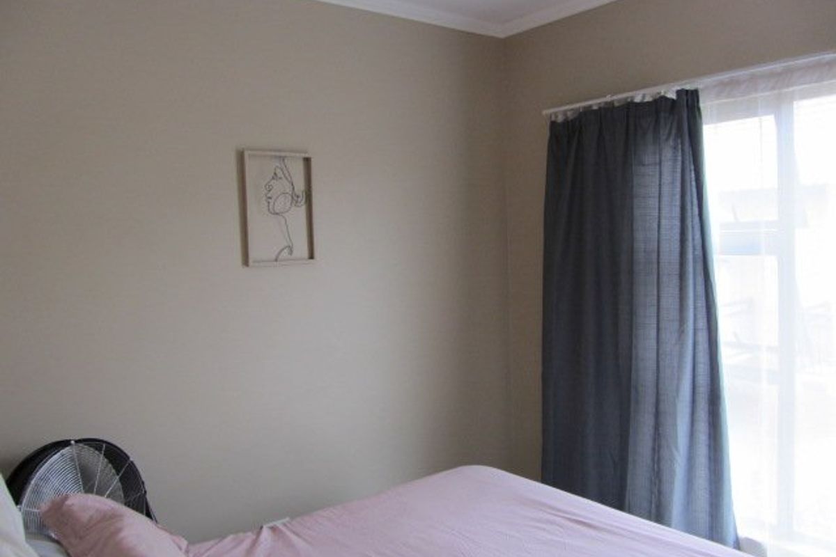 Beautiful,neat and ready to move in. - Photo 4