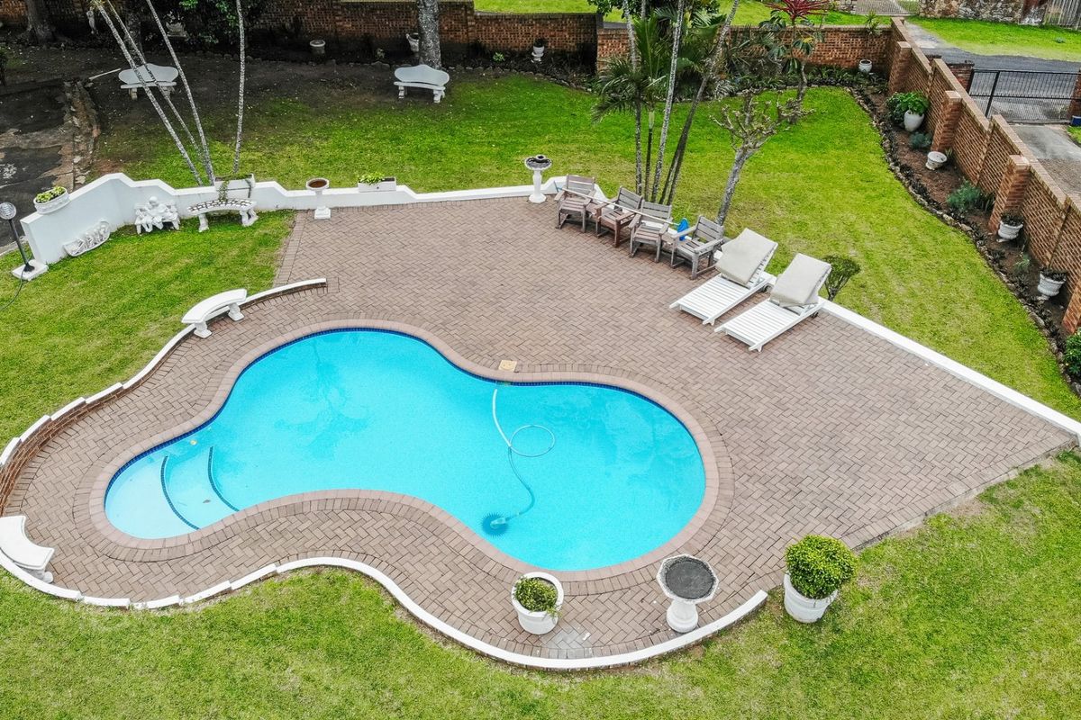 This Home Is Absolutely Stunning !! - Photo 3