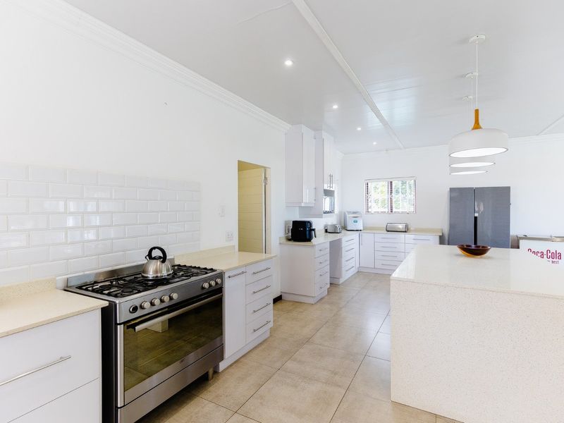 This Home Is Absolutely Stunning !! - Photo 10