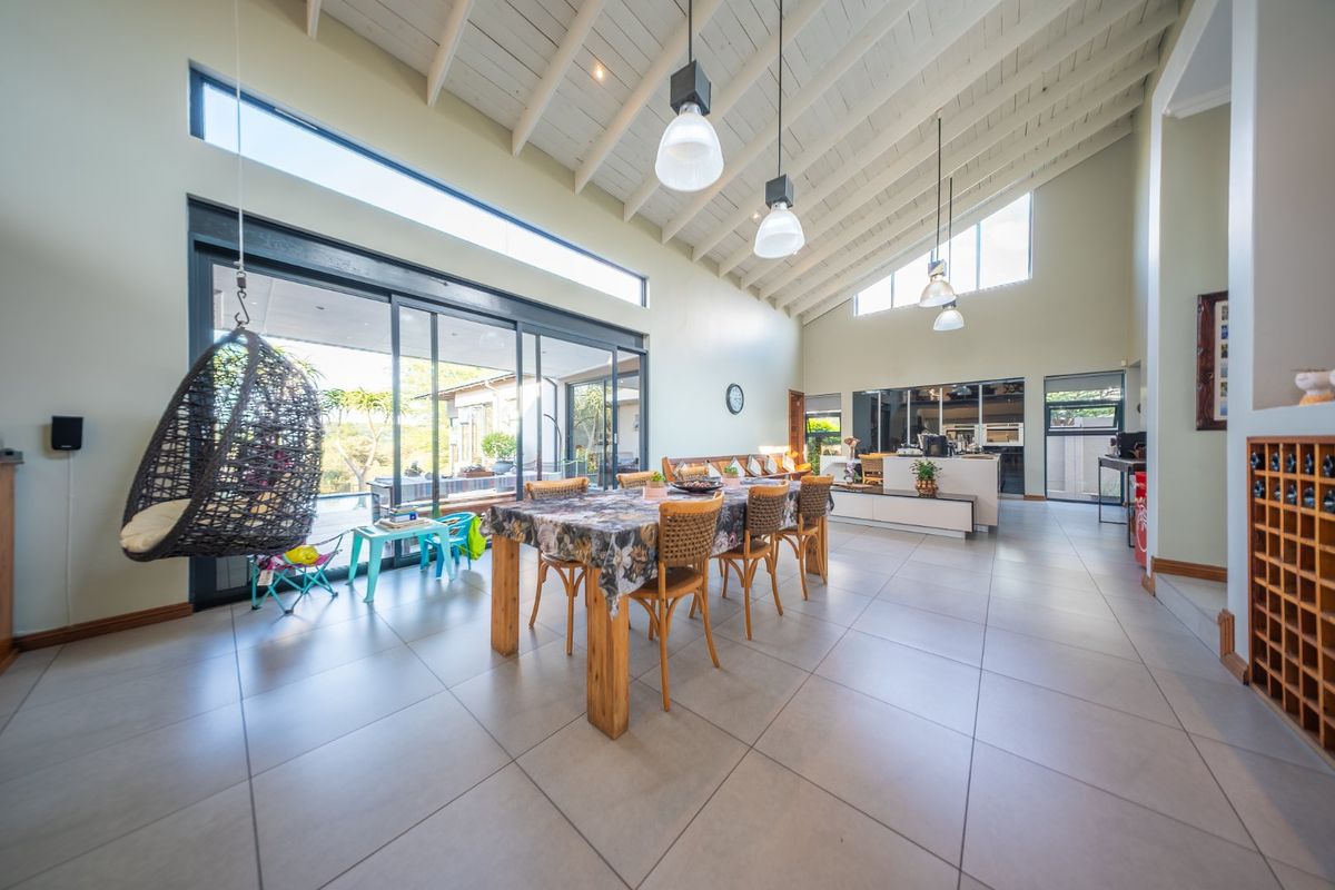 Luxurious Lakeside Village Home with amazing view - Photo 5