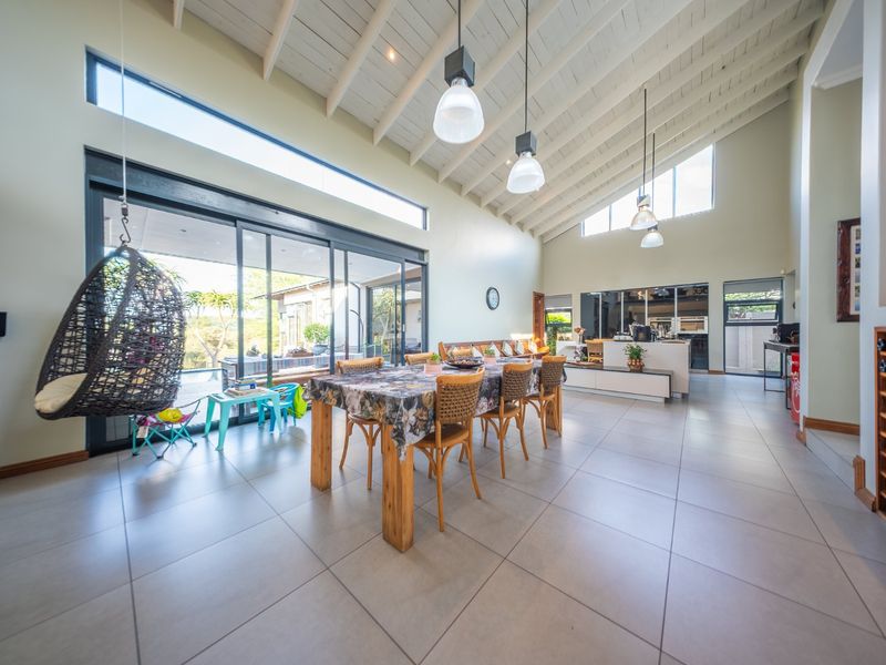 Luxurious Lakeside Village Home with amazing view - Photo 5