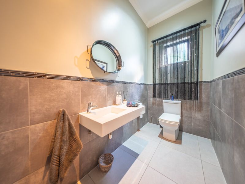 Luxurious Lakeside Village Home with amazing view - Photo 10