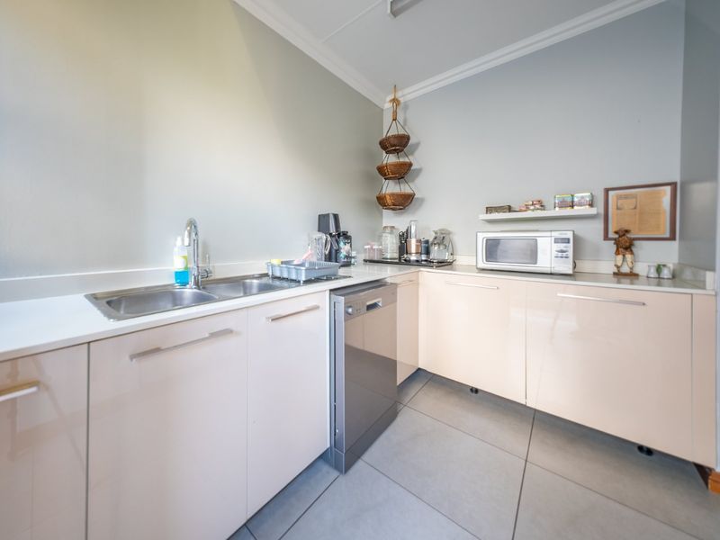 Luxurious Lakeside Village Home with amazing view - Photo 8