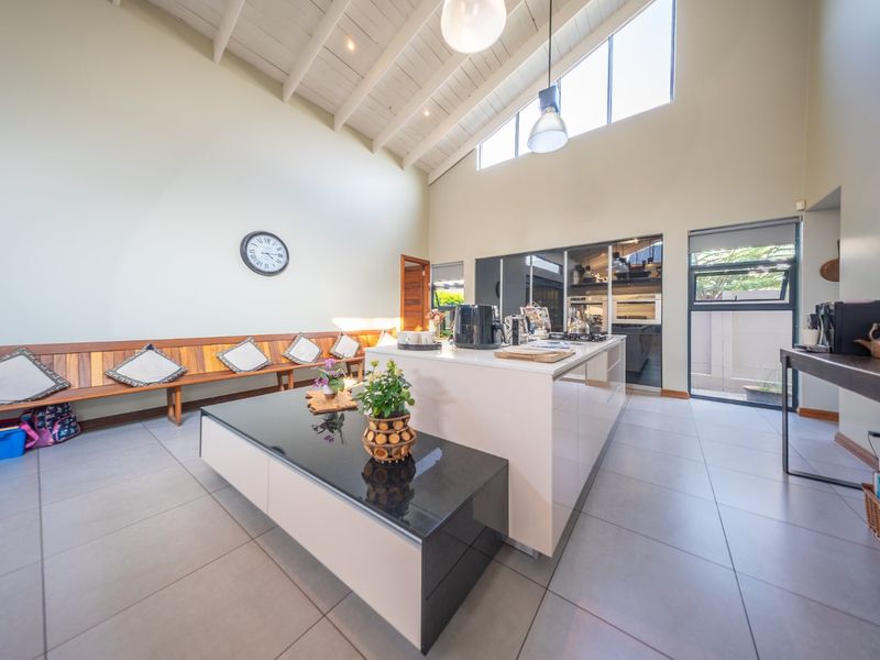 Luxurious Lakeside Village Home with amazing view - Photo 6