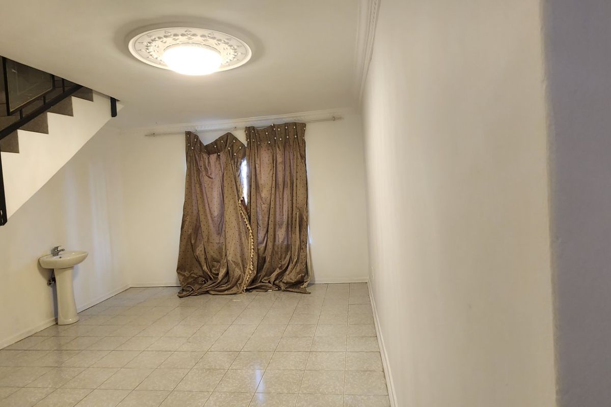 Low  maintenance Family Home with Bonus 1-Bedroom Flatlet - Photo 2