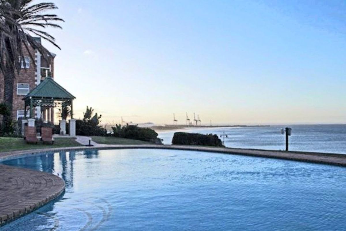 PRIME CORPORATE LEASE BROOKES HILL DRIVE BEACHFRONT  - Photo 5