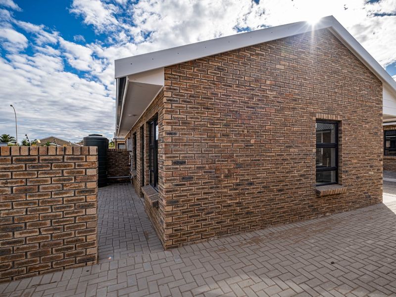 2 bedroom Townhouse in secure complex - Photo 3