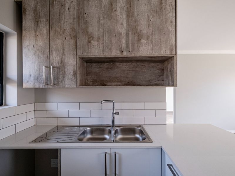 2 bedroom Townhouse in secure complex - Photo 9