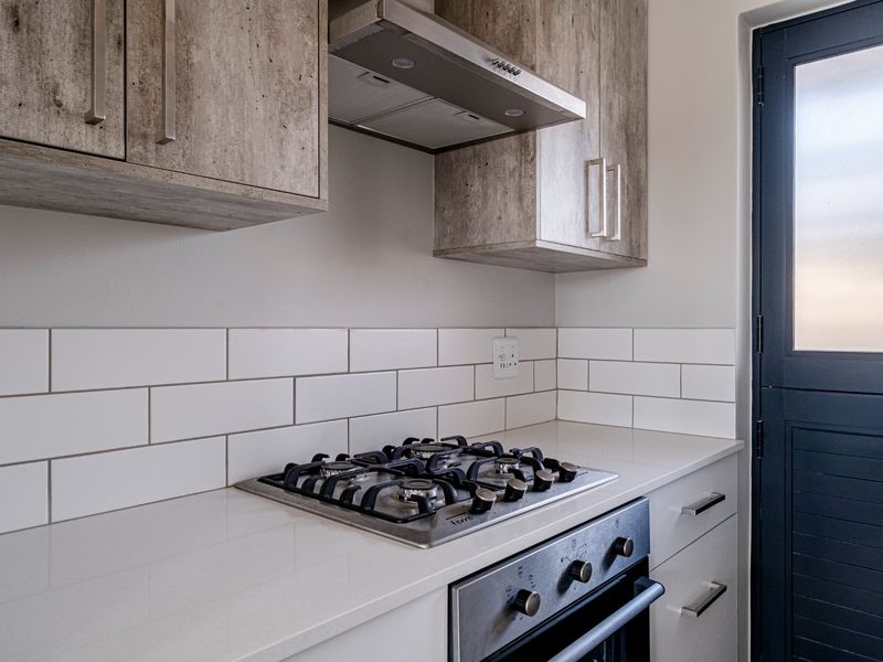 2 bedroom Townhouse in secure complex - Photo 6