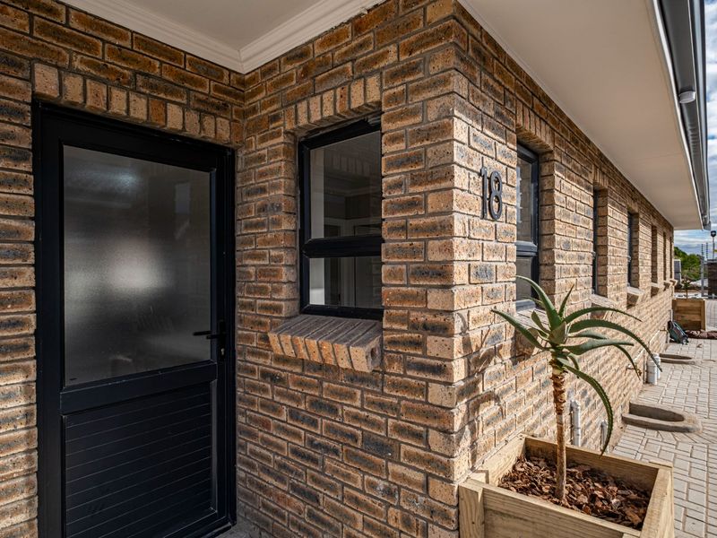 2 bedroom Townhouse in secure complex - Photo 2