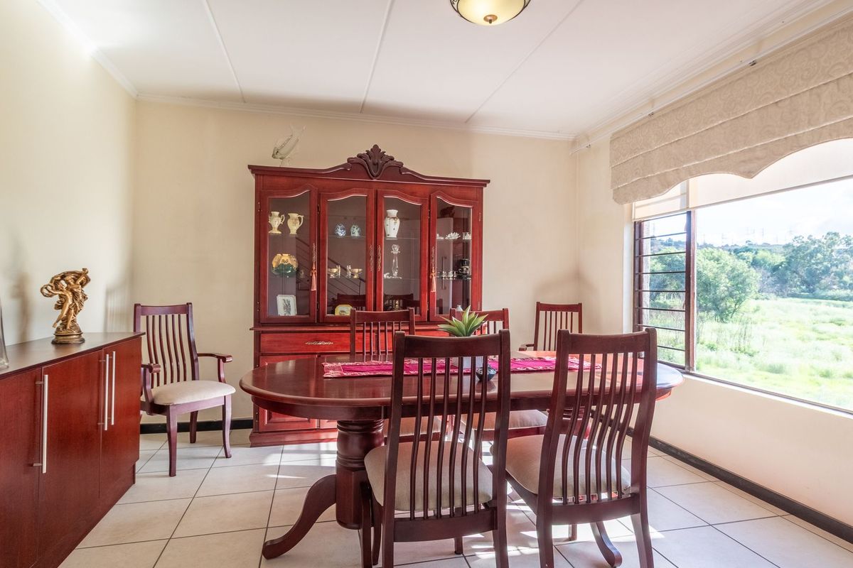 2 Bedroom Apartment with Loft for Sale  - Photo 5