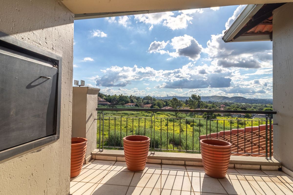 2 Bedroom Apartment with Loft for Sale  - Photo 2