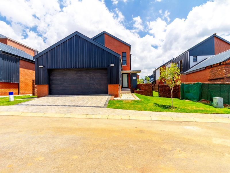 Absolutely Gorgeous!!! Newly built Full Title, Free Standing Duplex for Sale in a Secure Modern Estate in North Riding. - Photo 3