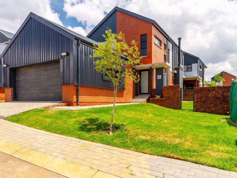 Absolutely Gorgeous!!! Newly built Full Title, Free Standing Duplex for Sale in a Secure Modern Estate in North Riding. - Photo 2