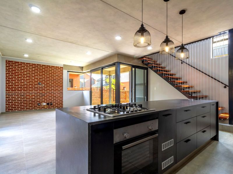 Absolutely Gorgeous!!! Newly built Full Title, Free Standing Duplex for Sale in a Secure Modern Estate in North Riding. - Photo 10