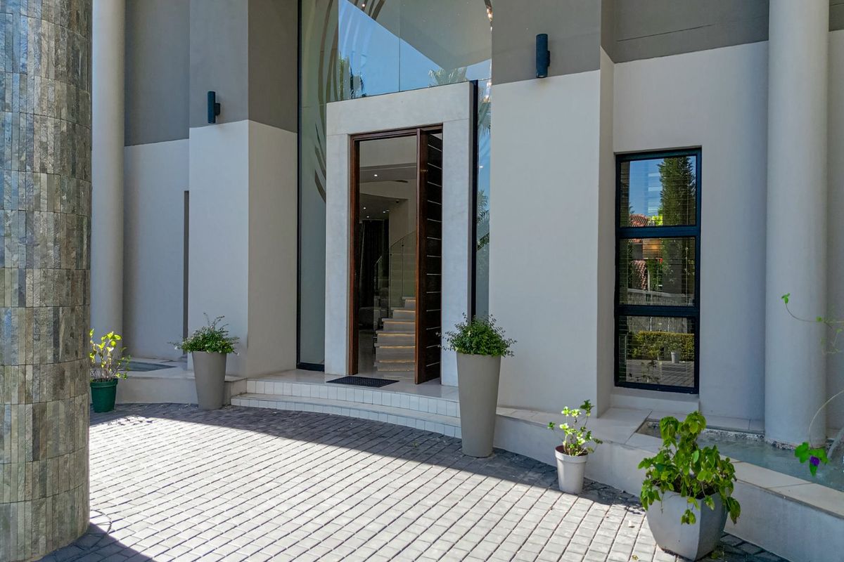 CHARMING FAMILY HOME AWAITS YOU AND YOUR LOVED ONES - Photo 5