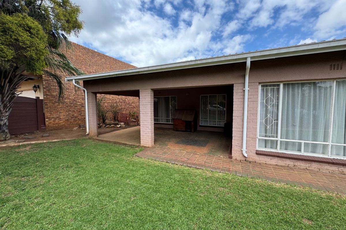 Spacious Home with Modern Amenities and Pool - Photo 2