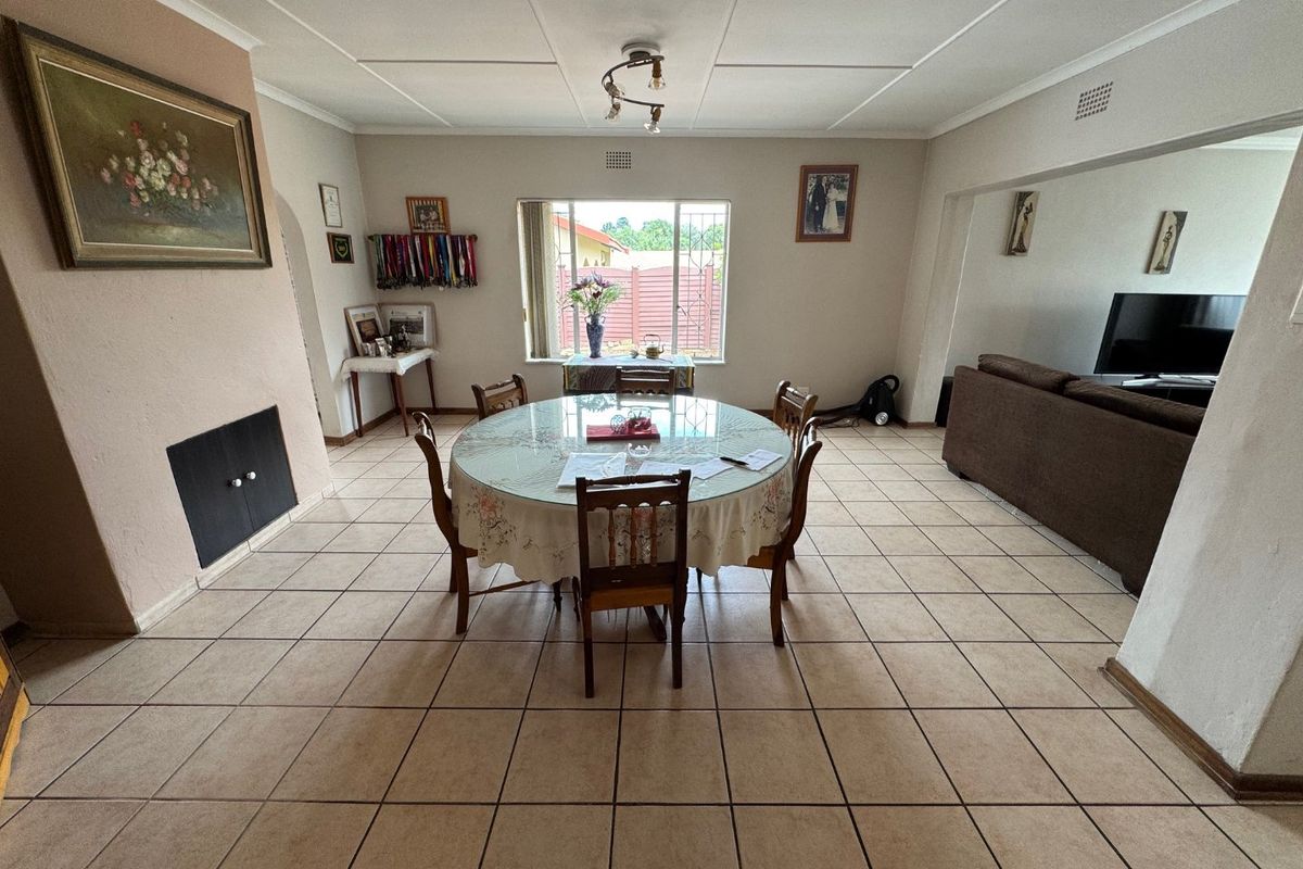 Spacious Home with Modern Amenities and Pool - Photo 5