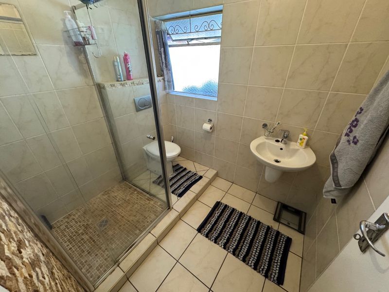 Spacious Home with Modern Amenities and Pool - Photo 9