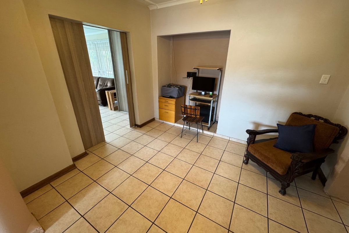 Spacious Home with Modern Amenities and Pool - Photo 4