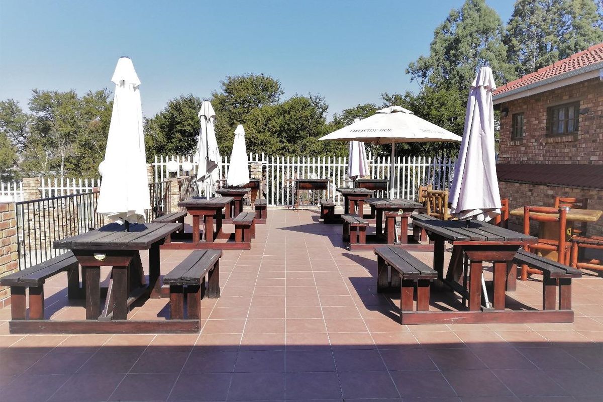 Own Your Own Pub in Vaal Marina – Prime Location & Great Investment - Photo 4