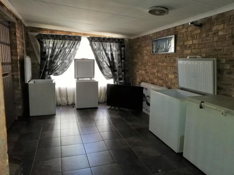 Own Your Own Pub in Vaal Marina – Prime Location & Great Investment - Photo 10