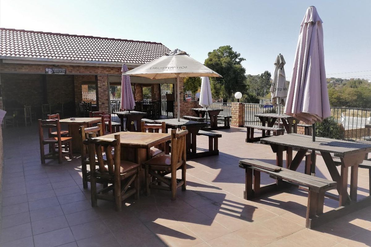 Own Your Own Pub in Vaal Marina – Prime Location & Great Investment - Photo 3