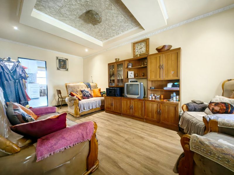 Beautiful home for sale in a nice area - Photo 9