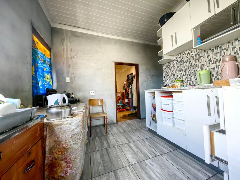 Beautiful home for sale in a nice area - Photo 8