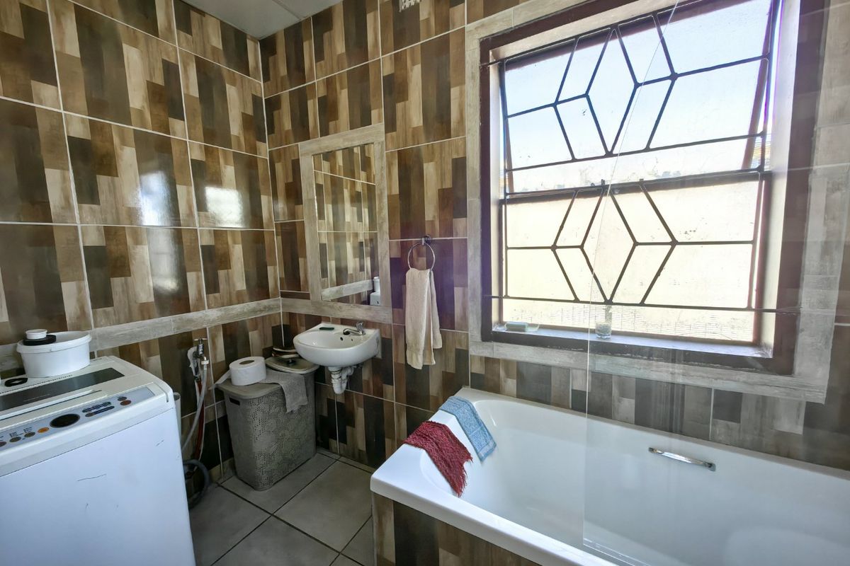 Beautiful home for sale in a nice area - Photo 2