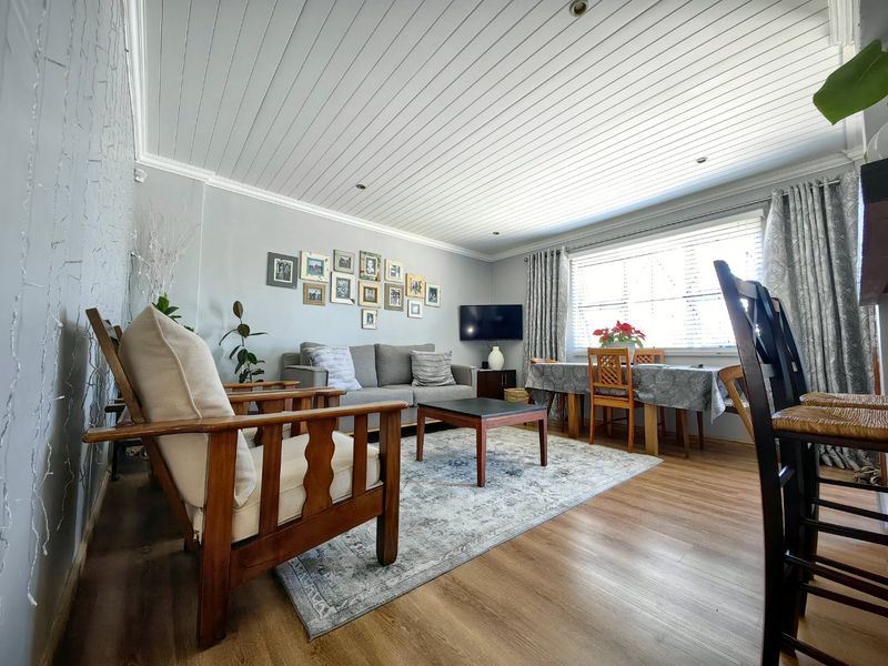 4 Bedroom Entertainers Dream in Prime Location! - Photo 4